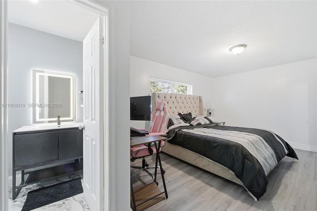 8555 NW 25th Pl, Coral Springs, FL 33065