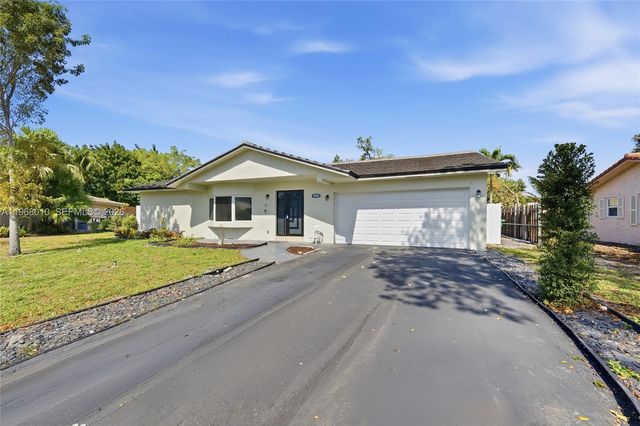 8555 NW 25th Pl, Coral Springs, FL 33065