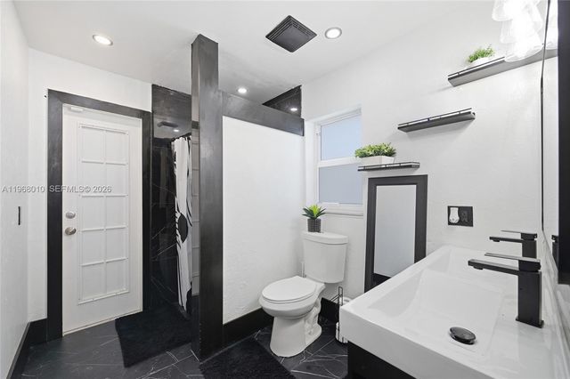 8555 NW 25th Pl, Coral Springs, FL 33065