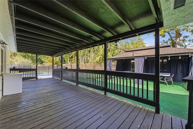 8555 NW 25th Pl, Coral Springs, FL 33065