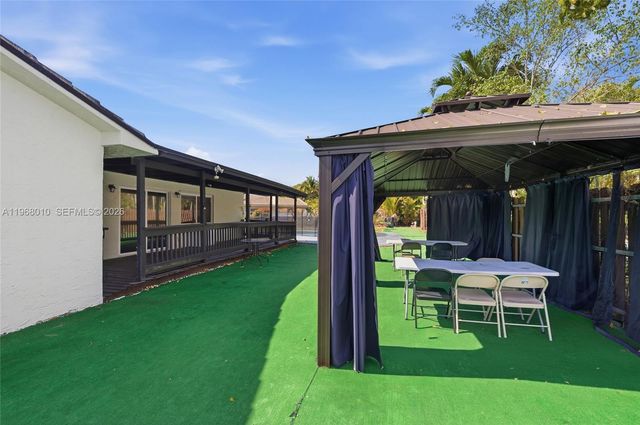 8555 NW 25th Pl, Coral Springs, FL 33065