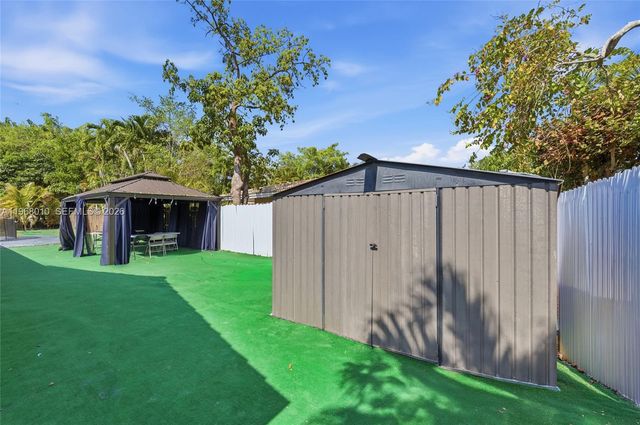 8555 NW 25th Pl, Coral Springs, FL 33065