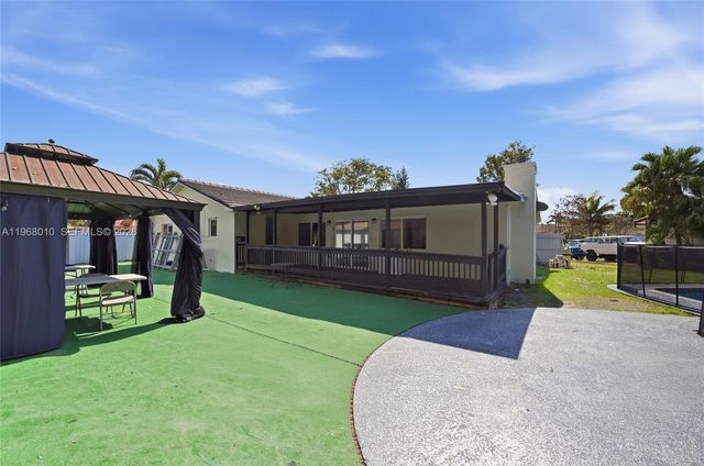 8555 NW 25th Pl, Coral Springs, FL 33065