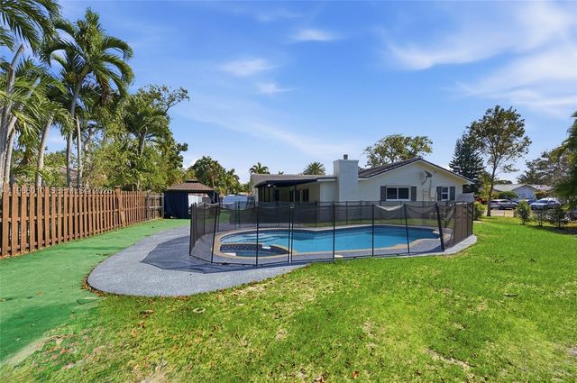 8555 NW 25th Pl, Coral Springs, FL 33065