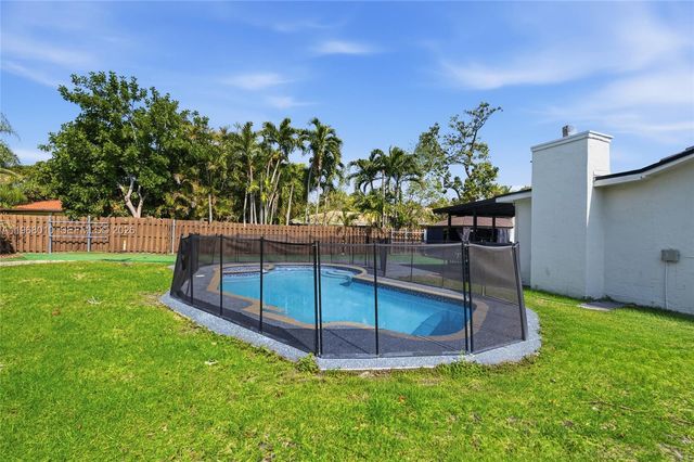 8555 NW 25th Pl, Coral Springs, FL 33065