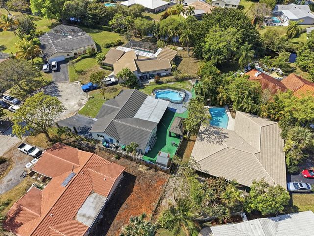 8555 NW 25th Pl, Coral Springs, FL 33065