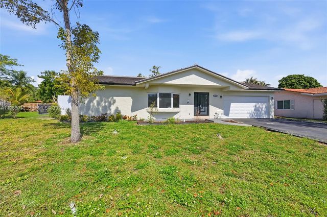 8555 NW 25th Pl, Coral Springs, FL 33065