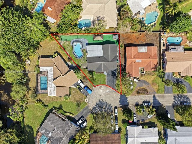 8555 NW 25th Pl, Coral Springs, FL 33065