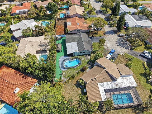 8555 NW 25th Pl, Coral Springs, FL 33065