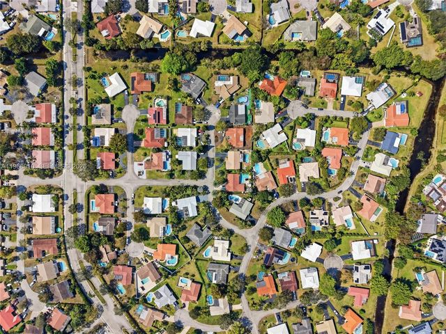 8555 NW 25th Pl, Coral Springs, FL 33065