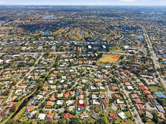 8555 NW 25th Pl, Coral Springs, FL 33065