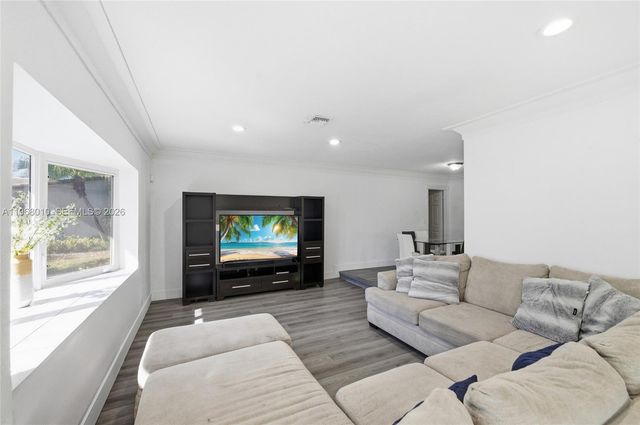 8555 NW 25th Pl, Coral Springs, FL 33065