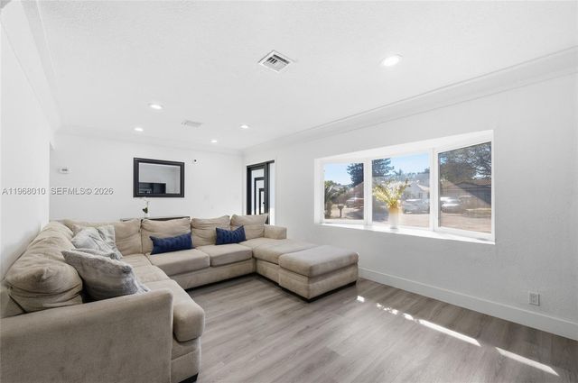 8555 NW 25th Pl, Coral Springs, FL 33065