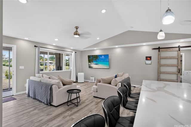 15 21st Avenue, Hilo, HI 96720