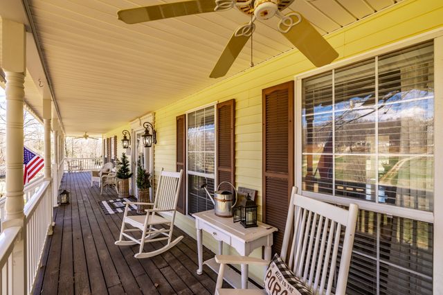 6761 Hall Rd, Greenbrier, TN 37073