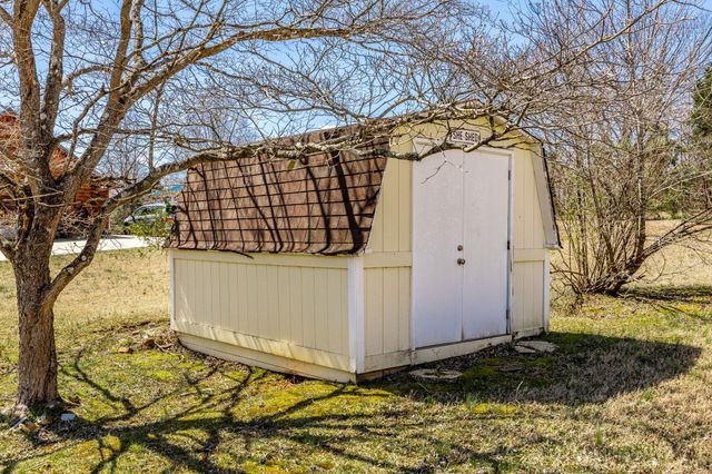 6761 Hall Rd, Greenbrier, TN 37073