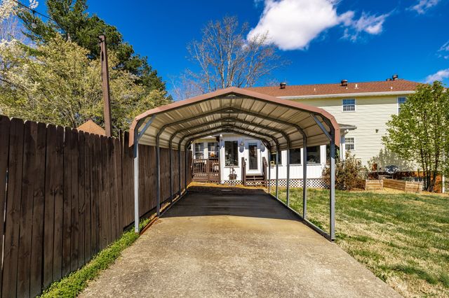 6761 Hall Rd, Greenbrier, TN 37073