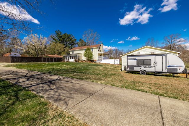 6761 Hall Rd, Greenbrier, TN 37073