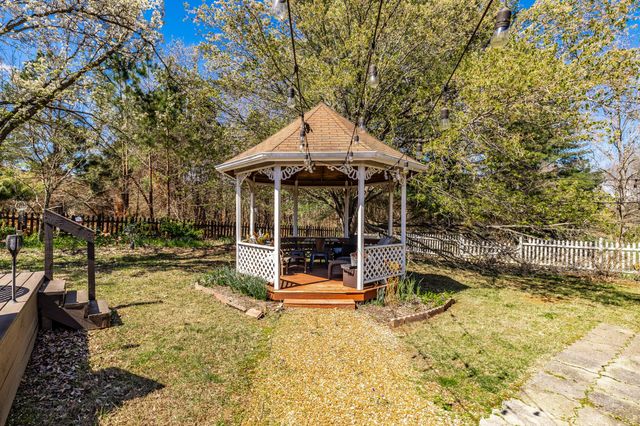 6761 Hall Rd, Greenbrier, TN 37073