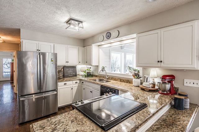 6761 Hall Rd, Greenbrier, TN 37073