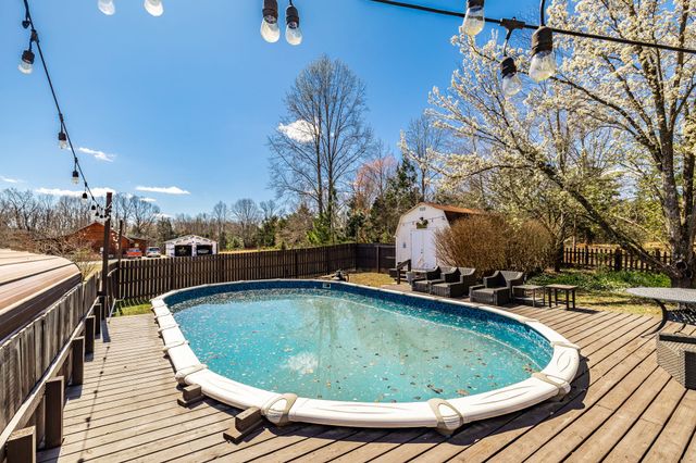 6761 Hall Rd, Greenbrier, TN 37073