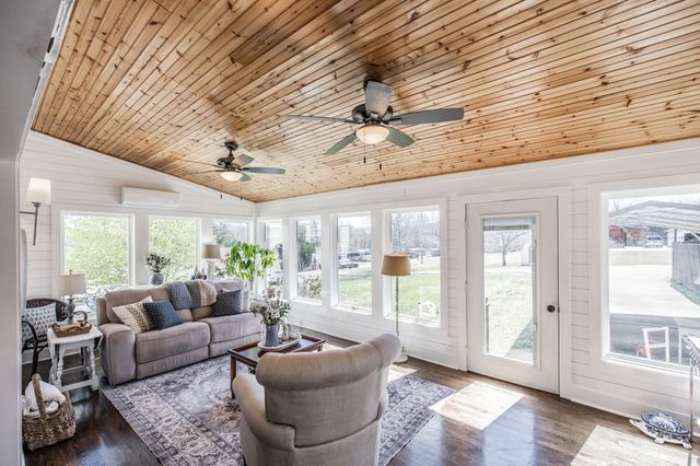 6761 Hall Rd, Greenbrier, TN 37073