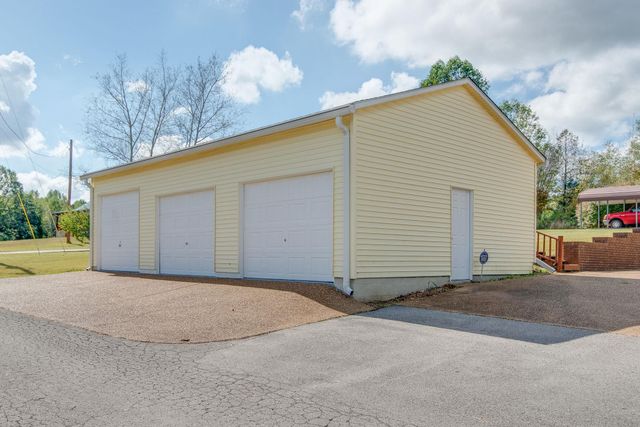 6761 Hall Rd, Greenbrier, TN 37073