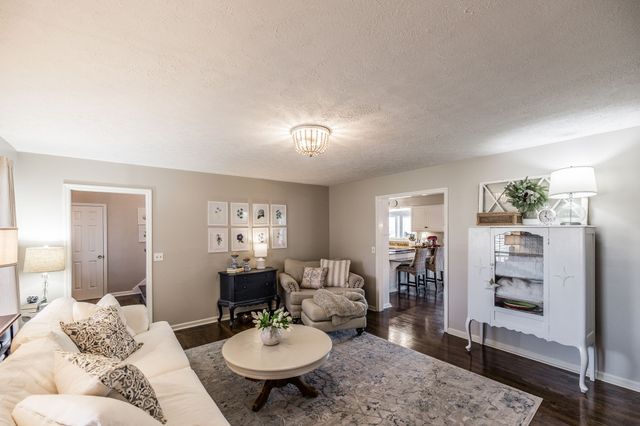 6761 Hall Rd, Greenbrier, TN 37073