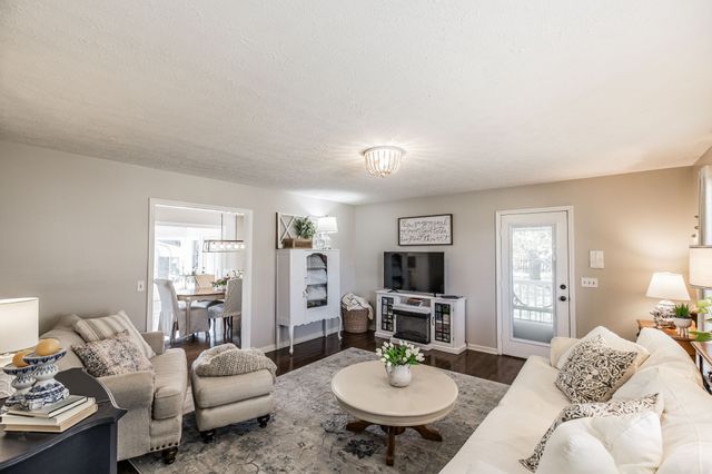 6761 Hall Rd, Greenbrier, TN 37073