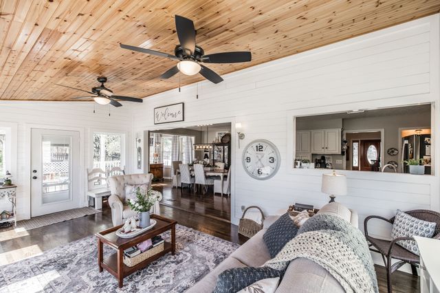 6761 Hall Rd, Greenbrier, TN 37073