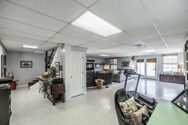 6761 Hall Rd, Greenbrier, TN 37073