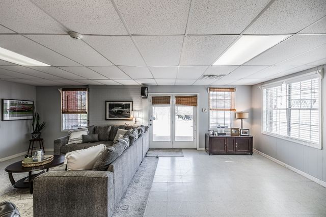 6761 Hall Rd, Greenbrier, TN 37073