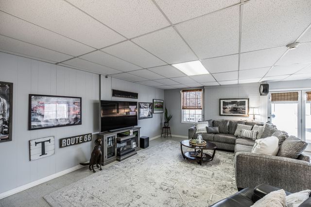 6761 Hall Rd, Greenbrier, TN 37073