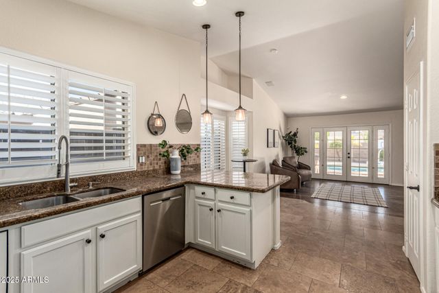 4940 S ROSEMARY Drive, Chandler, AZ 85248