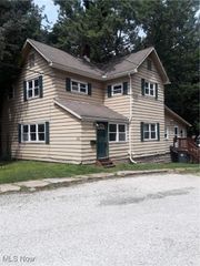 383 Aqueduct Street, Akron, OH 44303