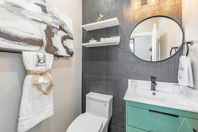 3530 W Van Buren Street, Chicago, IL 60624