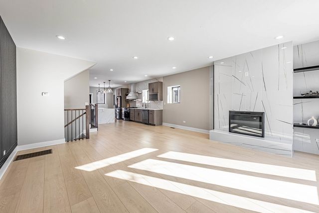 3530 W Van Buren Street, Chicago, IL 60624