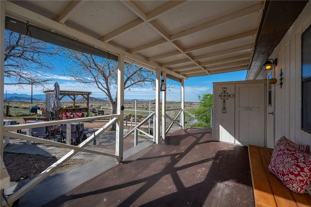 8685 E Colorado Drive, Kingman, AZ 86401