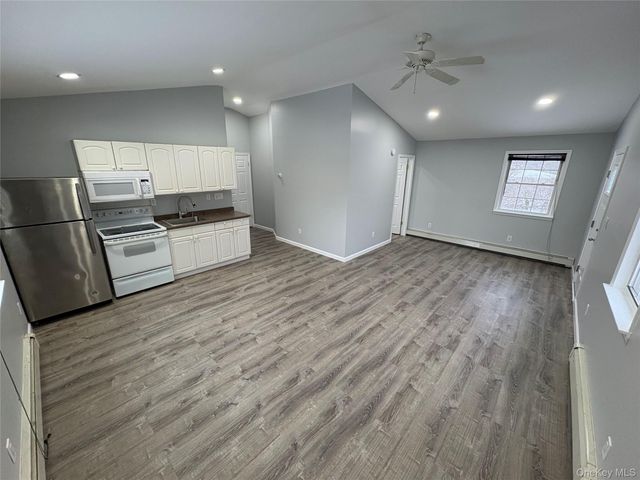 10 Matsunaye Drive, Medford, NY 11763