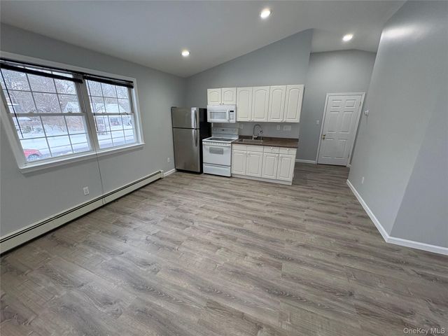 10 Matsunaye Drive, Medford, NY 11763