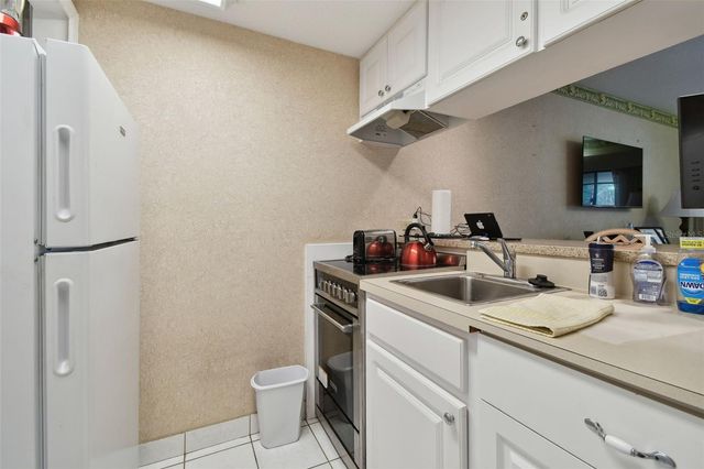 36750 US HIGHWAY 19 N 09208, Palm Harbor, FL 34684