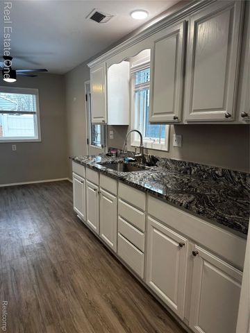 38 Kenyon Drive, Troy, MI 48083