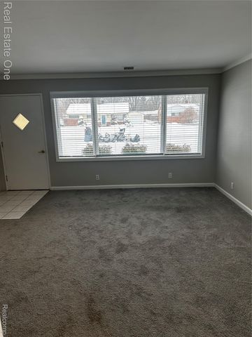 38 Kenyon Drive, Troy, MI 48083