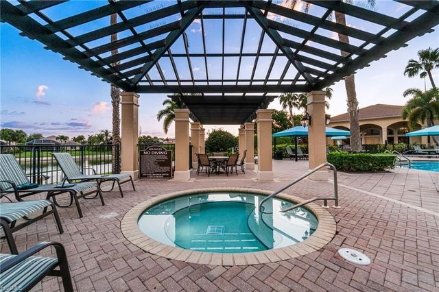 1574 WINDAMERE LANE, Naples, FL 34119