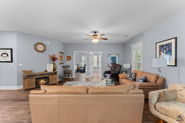 137 Shady Oak Drive, Perry, GA 31069