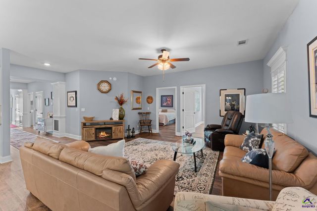 137 Shady Oak Drive, Perry, GA 31069