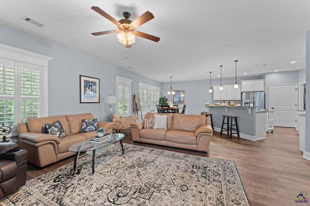 137 Shady Oak Drive, Perry, GA 31069