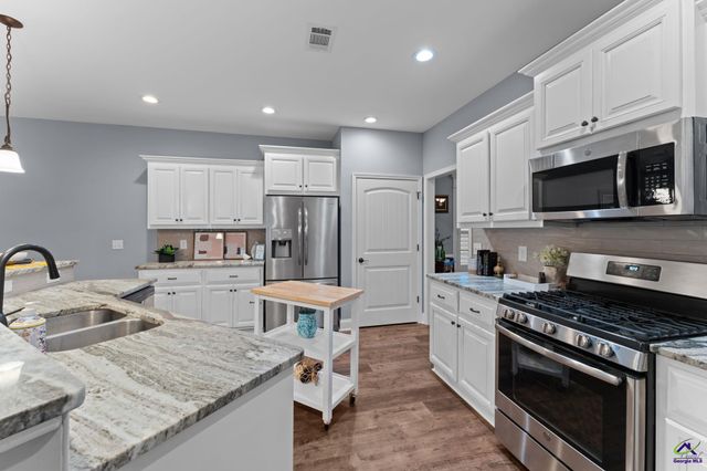 137 Shady Oak Drive, Perry, GA 31069