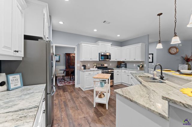 137 Shady Oak Drive, Perry, GA 31069
