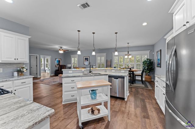 137 Shady Oak Drive, Perry, GA 31069